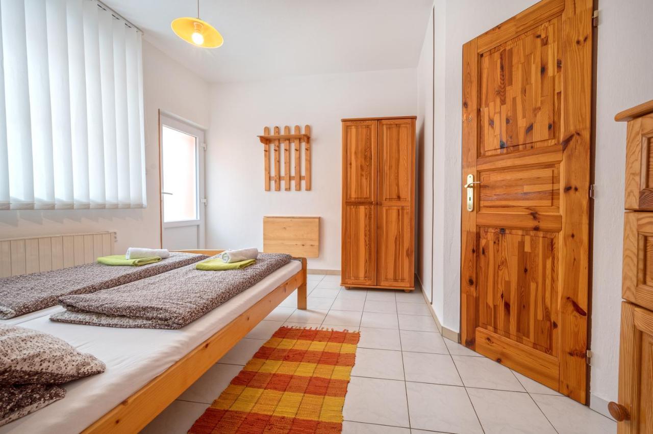 Penzion U Kostela Mikulčice Exterior foto
